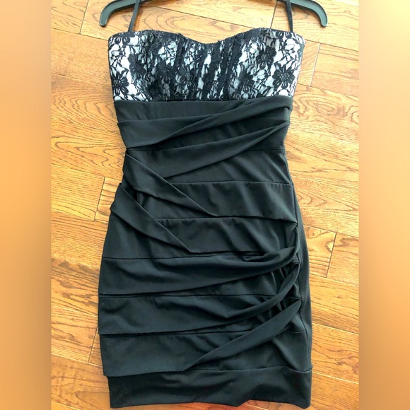 Black fitted strapless mini dress - Size Small - Picture 1 of 2